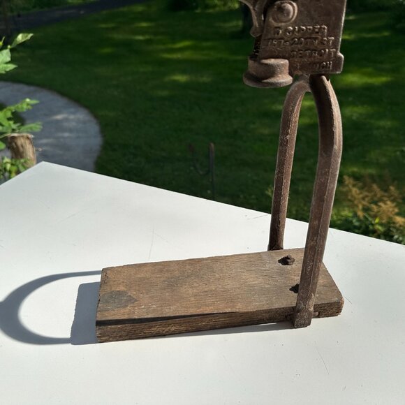 #1918 VINTAGE BOTTLE CAPPER  FOR BEER, ROOT BEER ETC - Picture 5 of 11